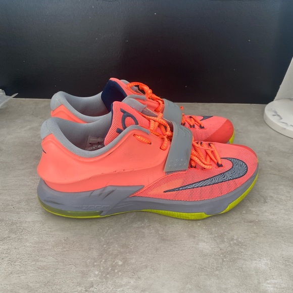 Nike KD 7 ‘35,000 degrees’ shoes - Picture 3 of 6